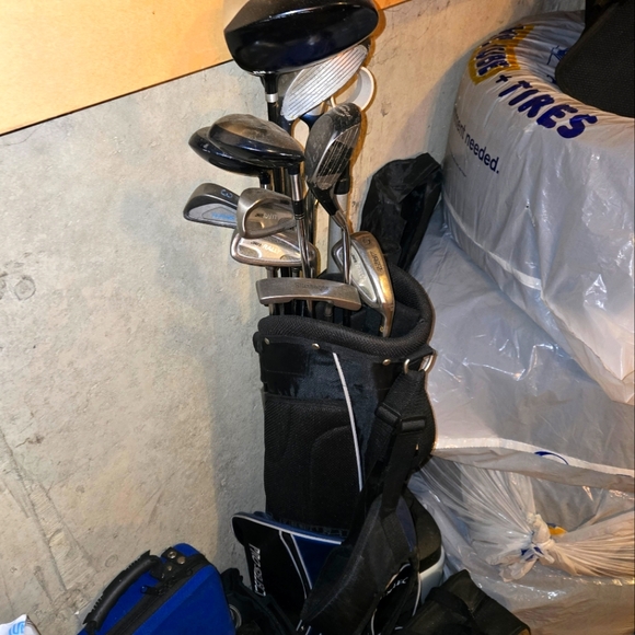 Golf clubs - Picture 1 of 2